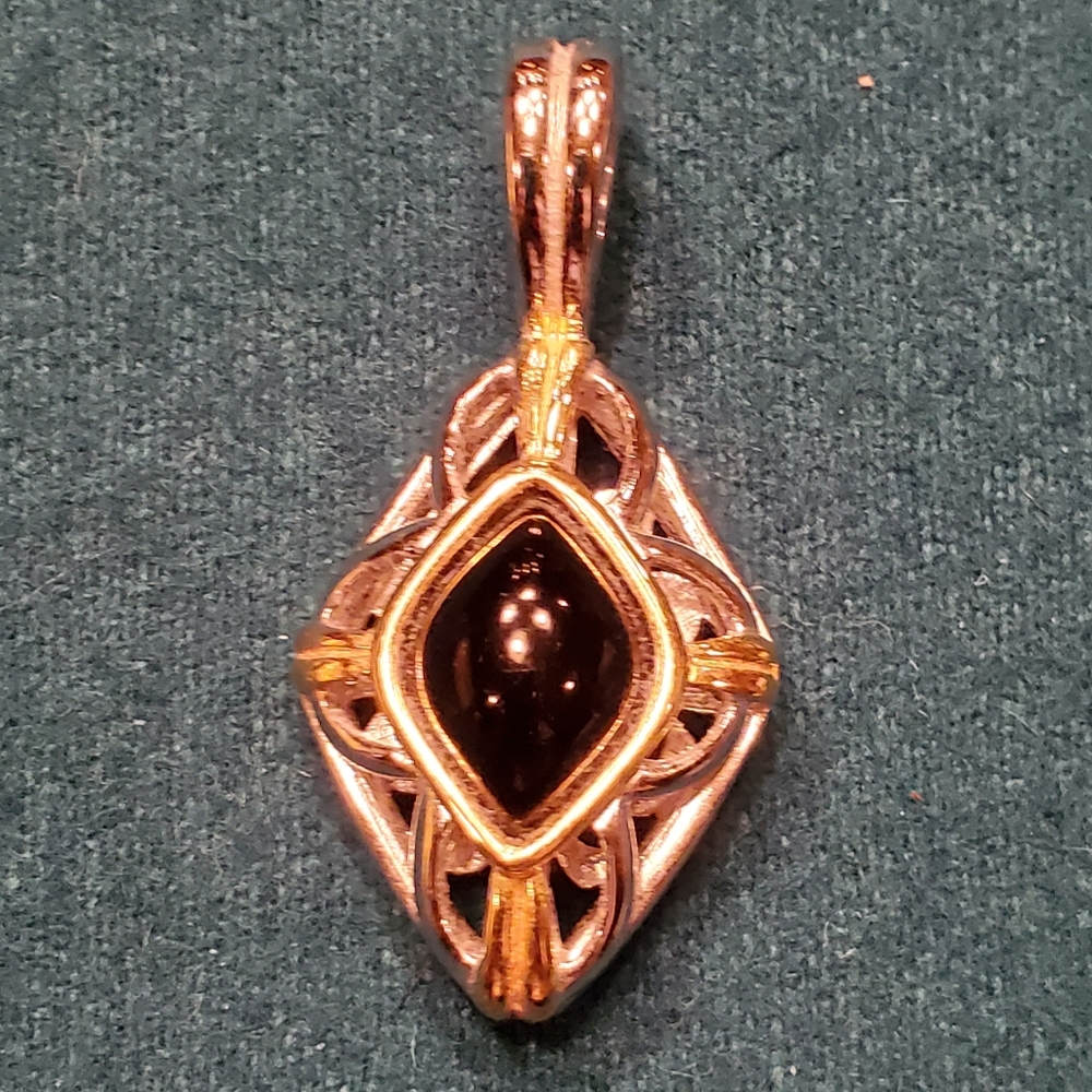 Pendant 2-Tone FREE w/ $15 purchase